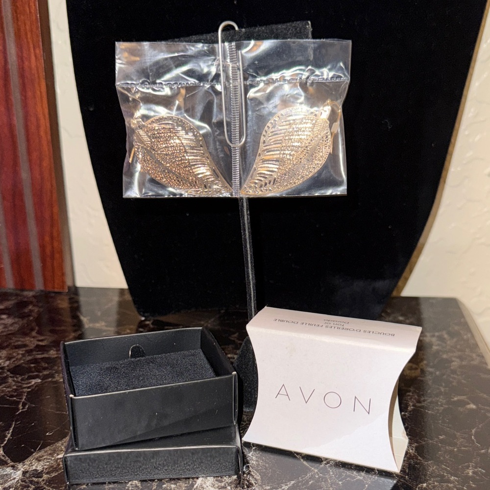 Avon Gold-Tone Leaf Earrings